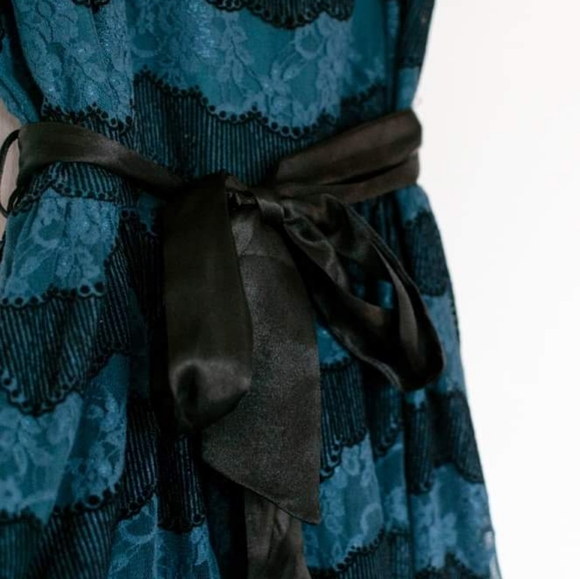 ModCloth Black and Blue Lace dress - Picture 4 of 9